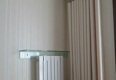 暖氣片上面裝塊透明玻璃防止墻熏黑，簡單美觀